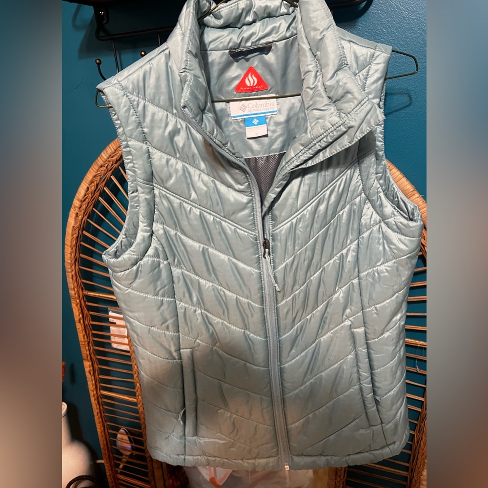 Columbia vest. Blue grey color